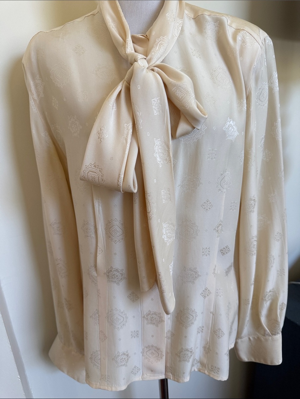 Christian Dior Champagne Cream Silk Blouse Bow Tie Size 12
